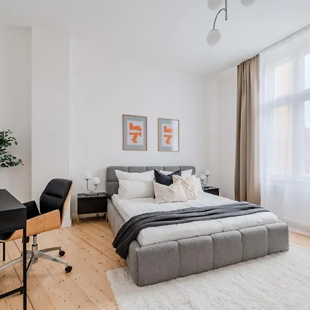 Modernes Im Hollaendischen Viertel *