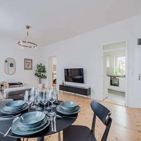 Modernes Im Hollaendischen Viertel *