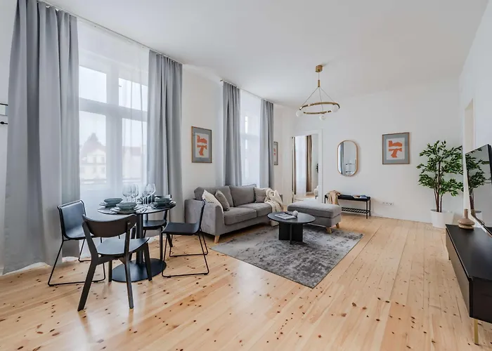 Modernes Im Hollaendischen Viertel