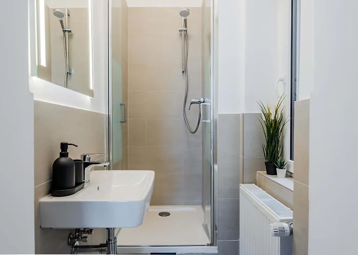 Modernes Im Hollaendischen Viertel